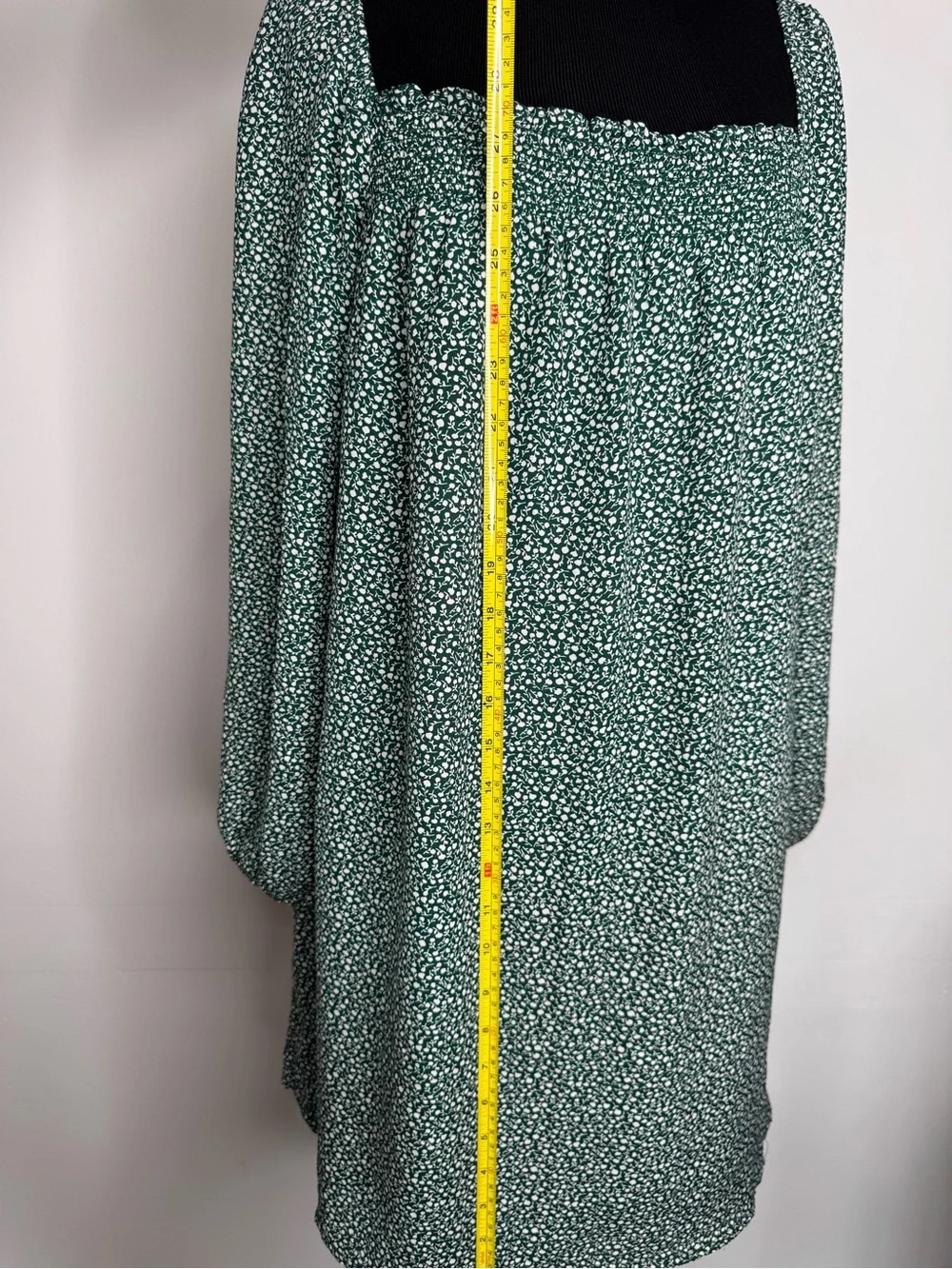 Abercrombie & Fitch Green Floral Long-Sleeve Smocked Dress. Size L - Picture 13 of 16
